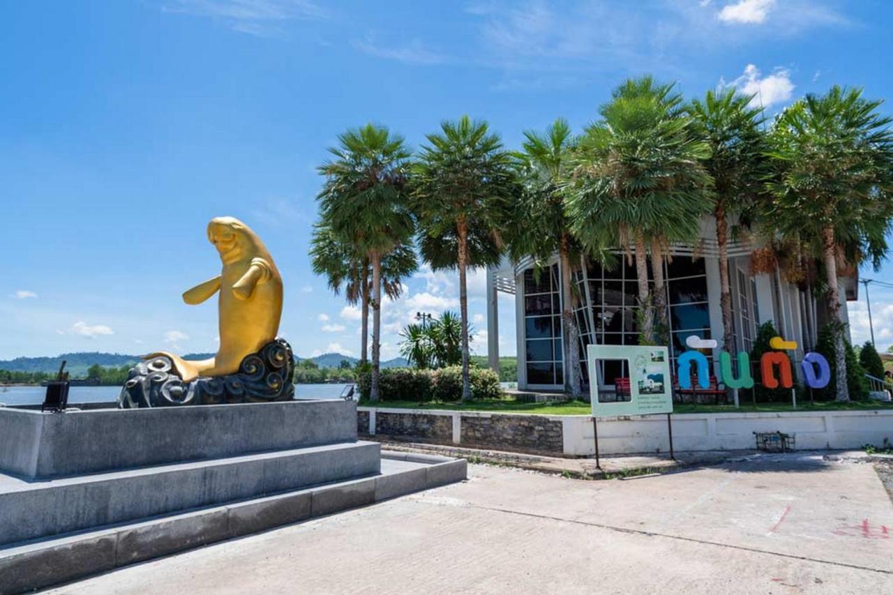 Oyo 565 Trang Hotel Exterior foto
