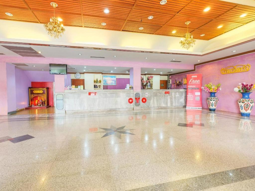 Oyo 565 Trang Hotel Exterior foto