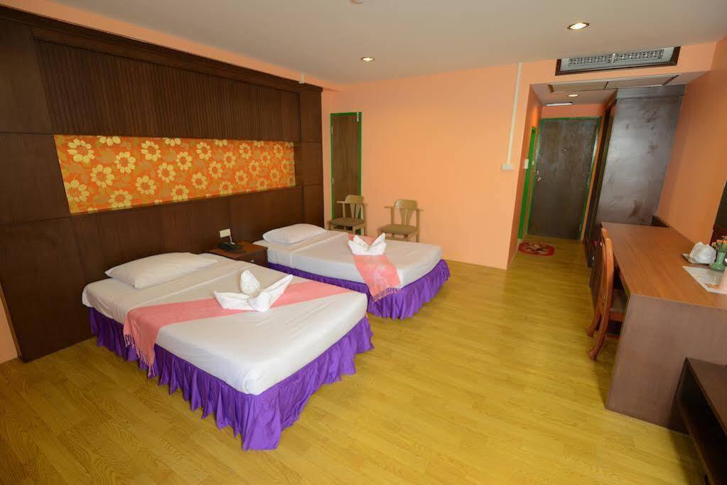 Oyo 565 Trang Hotel Exterior foto